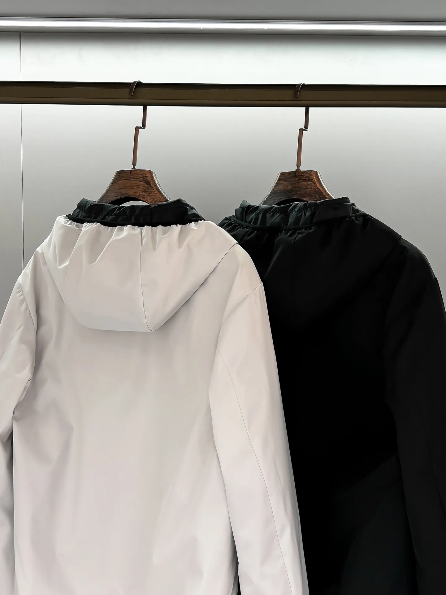MON 26 ，Polset 90 ， 。 ， 。 ， ， ， ， ， ， Cream White Black Size：1 2 3 4 5597Size ： 1 : 118cm- 50cm- 67cm- 62 2 : 122cm- 52cm- 69cm- 63 3 : 126cm- 54cm- 71cm- 64 4 : 130cm- 56cm- 73cm- 65